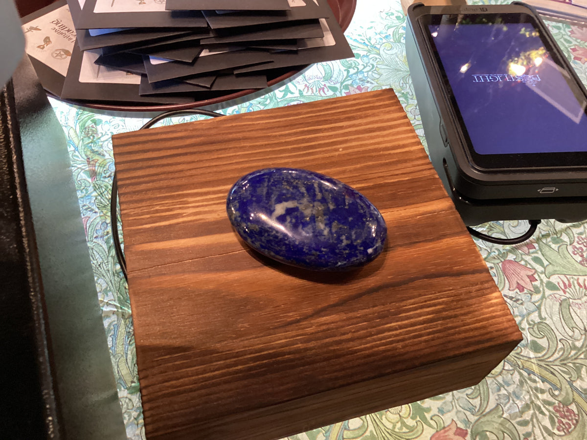 Lapis lazuli palm stone